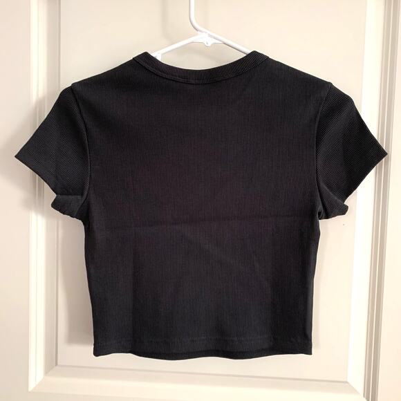 GU (Uniqlo) x Sanrio Kuromi Graphic Cropped T-Shirt in Dark Gray - Picture 9 of 11